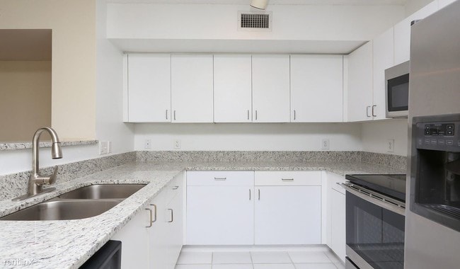 Building Photo - 1112 Brickell Bay Dr