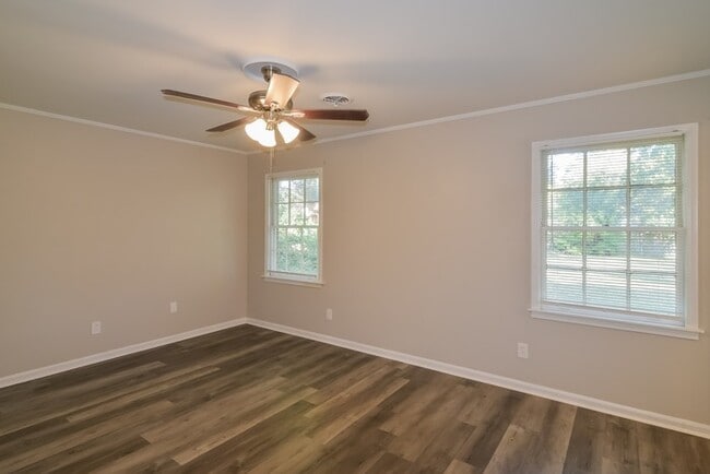 Building Photo - Charming 4 Bedroom Home with Screened Back Porch in Montgomery, AL