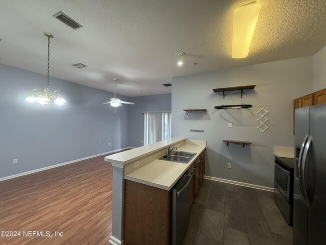 Building Photo - 6087 Maggies Cir