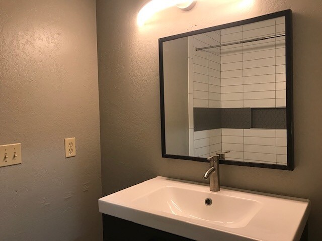 Foto del edificio - 1624 Aquarena Springs Dr