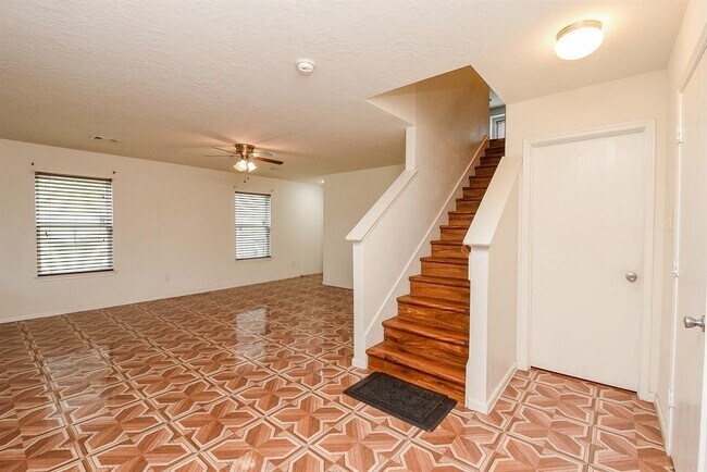 Building Photo - 1127 Grassy View Dr