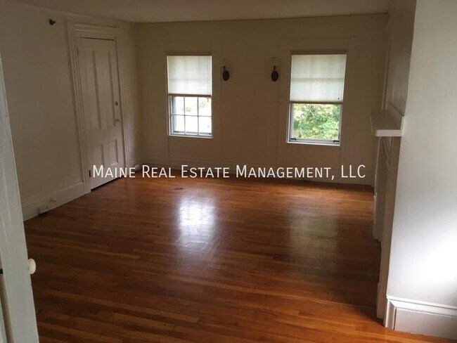 Building Photo - 12-16 5th St