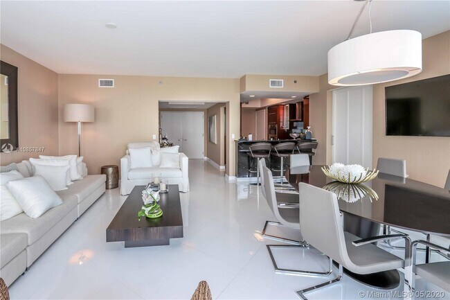 Building Photo - 2711 S Ocean Dr
