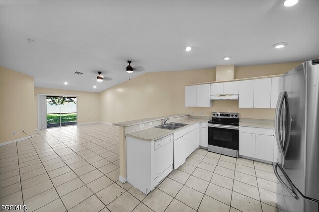 Building Photo - 3738 Santa Barbara Blvd