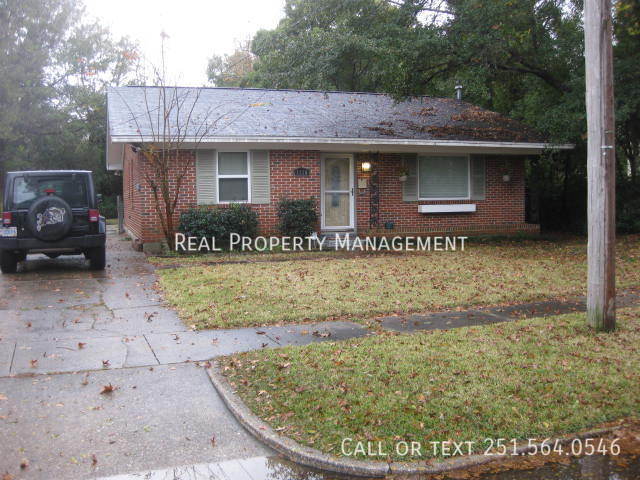 Primary Photo - Midtown Home with Detached Mother in law A...