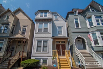 Building Photo - 3356 N Kenmore Ave