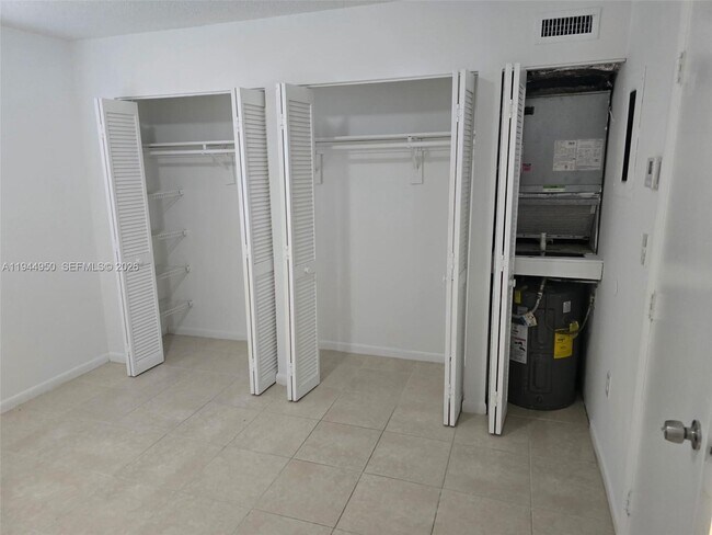 Foto del edificio - 2401 Van Buren St