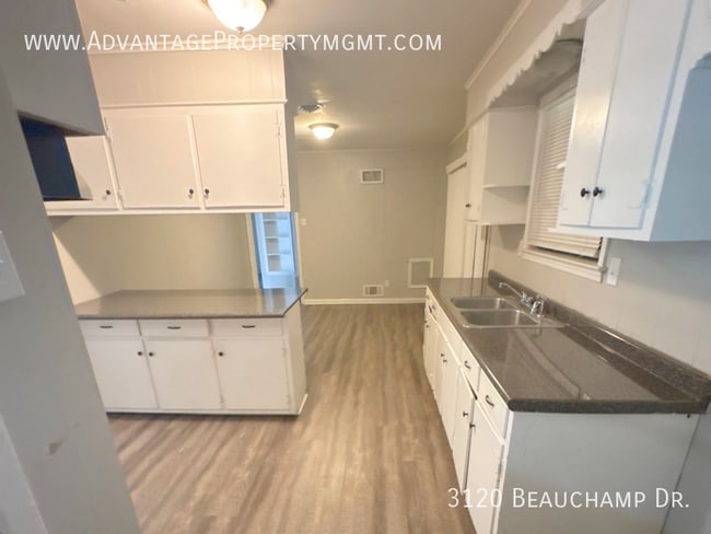 Building Photo - 3120 Beauchamp Dr