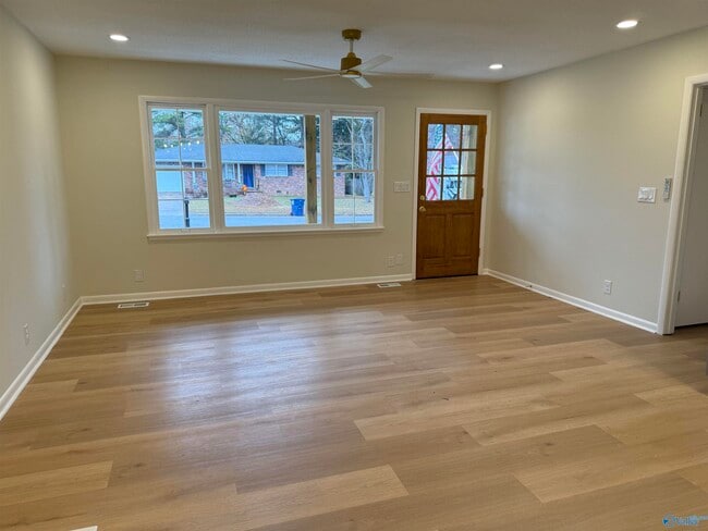 Foto del edificio - 1002 Parcus Rd SE