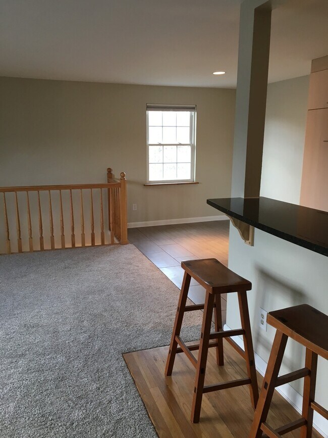 Building Photo - Lovely 2 bed 1 Bath Townhome in park-like setting in Boulder. - Available July 1st!