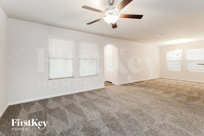 Foto del edificio - 25617 Roy Rogers Rd