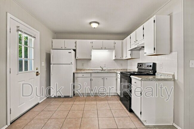 Building Photo - 1626 Lindsey Dr