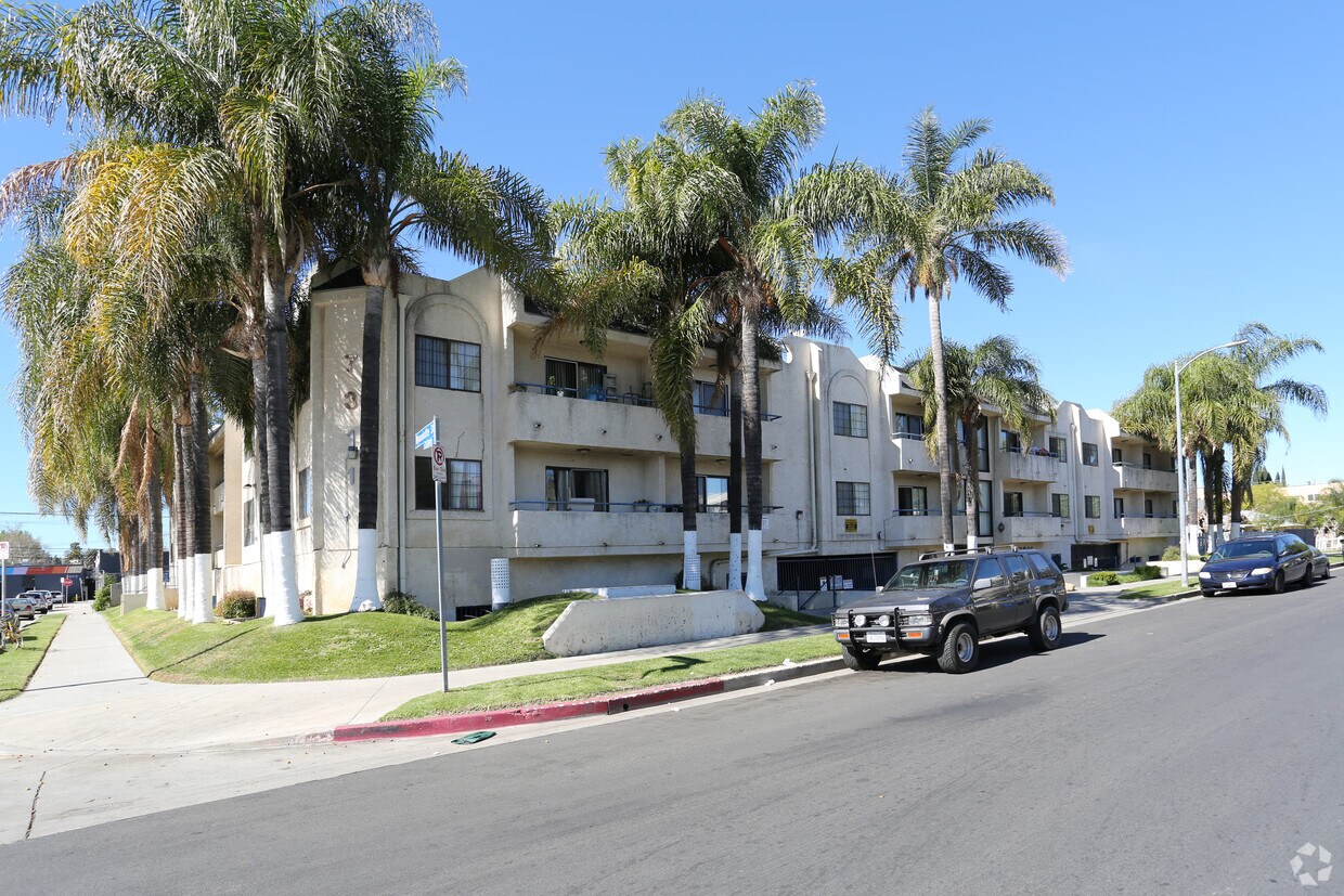 Eton Palms Apartments Canoga Park, CA