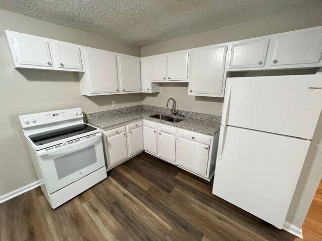 Foto del edificio - Three Bedroom Ranch Home