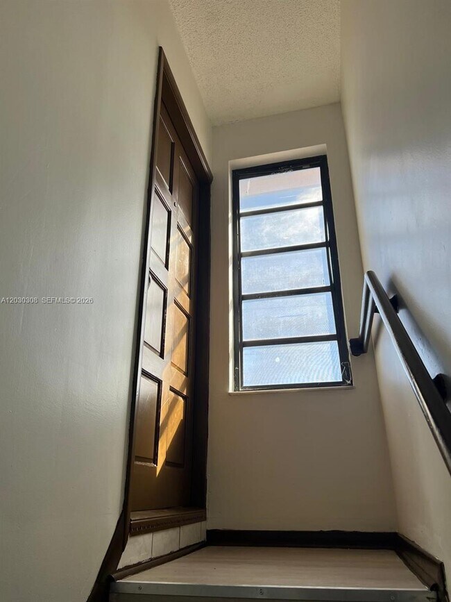 Foto del edificio - 321 SW 71st Ave