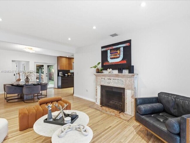 Foto del edificio - 4628 SW 10th St