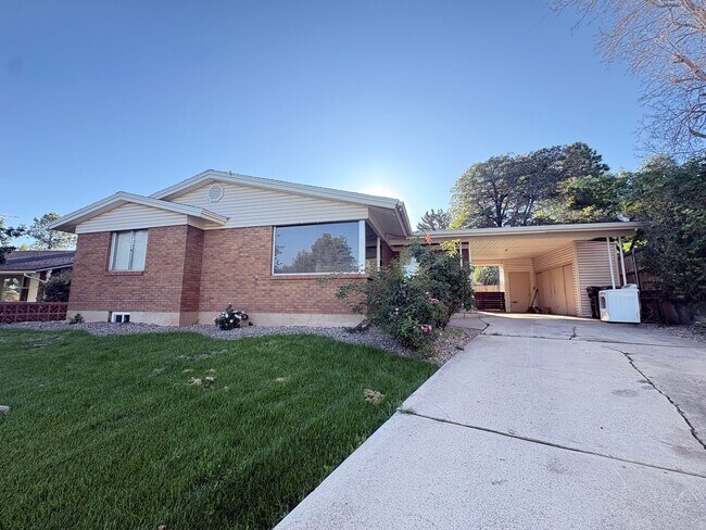 Foto del edificio - 437 Circle Way