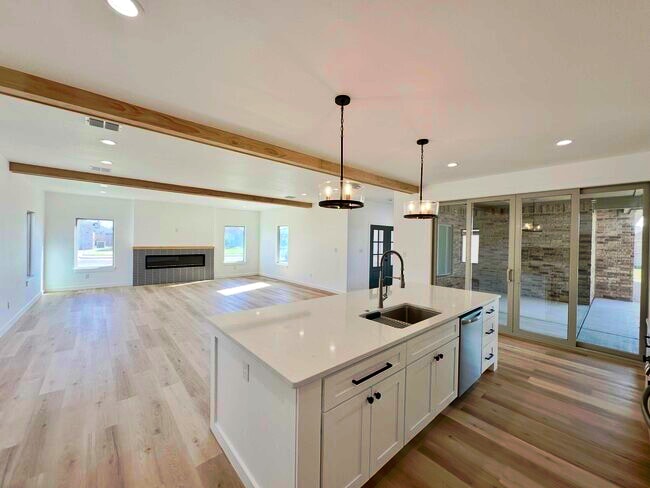 Building Photo - 4912 Jarvis St