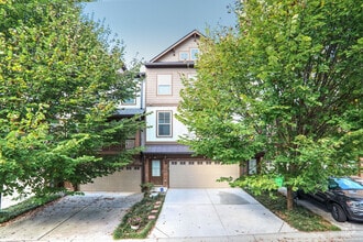 Building Photo - 3216 Creole Ln