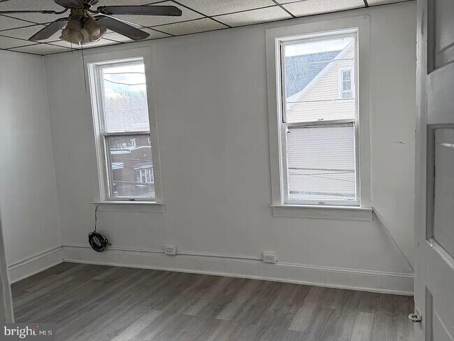 Foto del edificio - 449 S Mill St