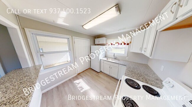 Building Photo - Updated 3 bedroom, 1 bathroom ranch home w...