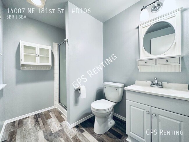 Building Photo - Large Townhome. Downtown Woodinville!
