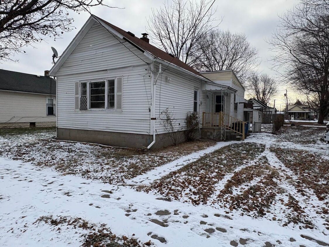 Primary Photo - Lovely 3BD/1BA Home