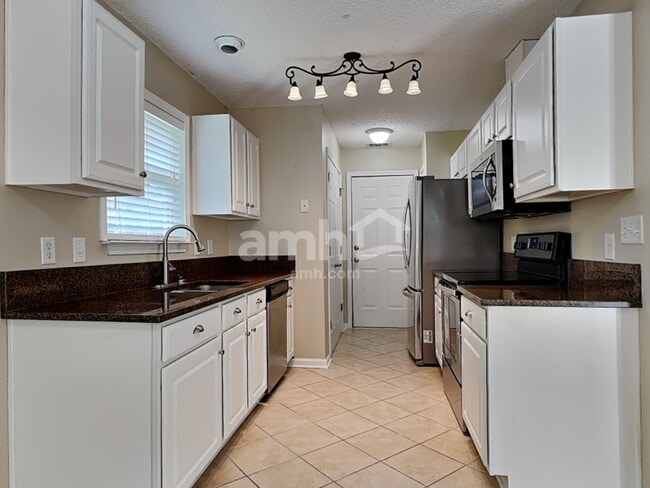 Building Photo - 505 Dresler Rd