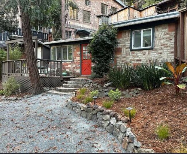 Foto del edificio - Rustic Cottage near Claremont Resort