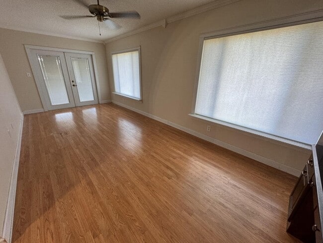 Foto del edificio - 1706 Yorktown Ave