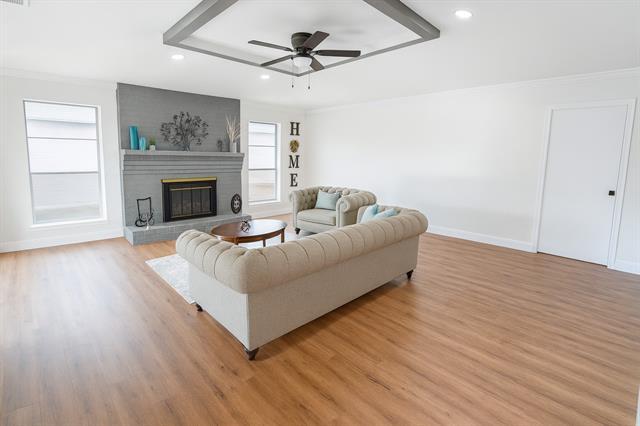 Foto del edificio - 7210 Lakeshore Dr