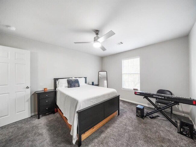 Building Photo - 910 Rosewick St