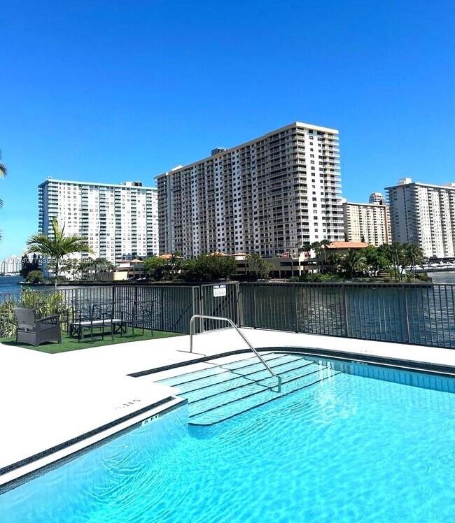 Foto del edificio - 4000 NE 168th St