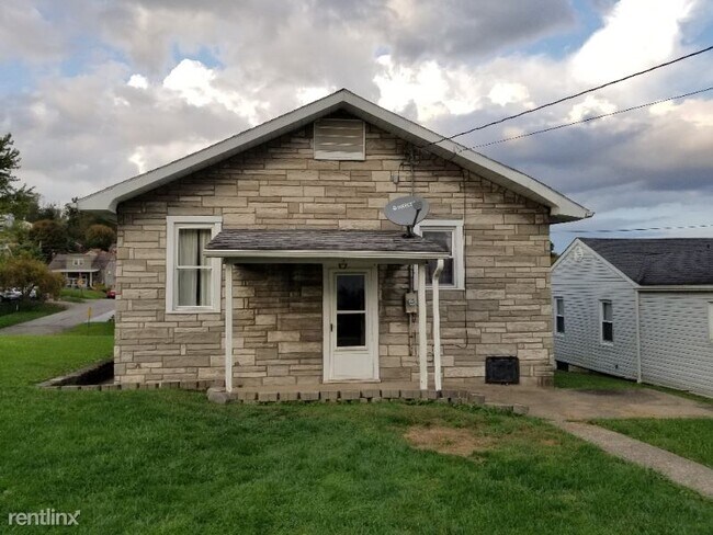 Building Photo - 2 br, 1 bath House - 440 W 43rd Street