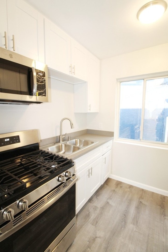 Building Photo - 204 Fir St