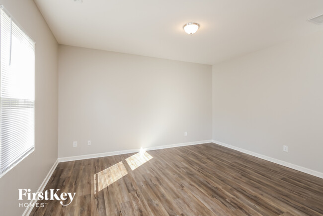 Building Photo - 1247 Hudson Court