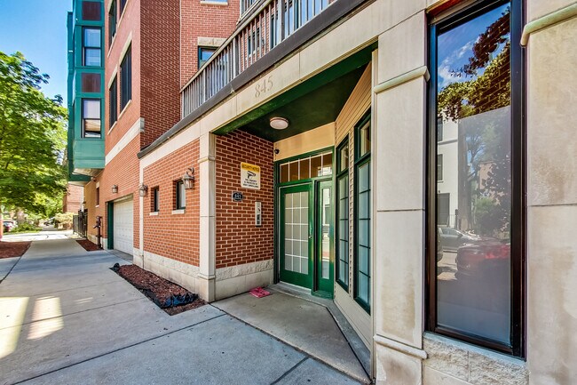 Foto del edificio - 845 W Altgeld St