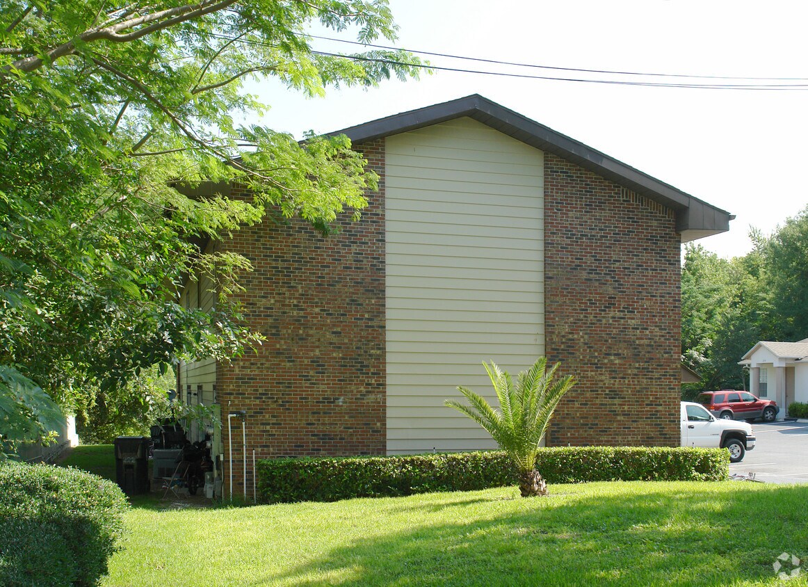 Building Photo - 222-228 E Highland Ave