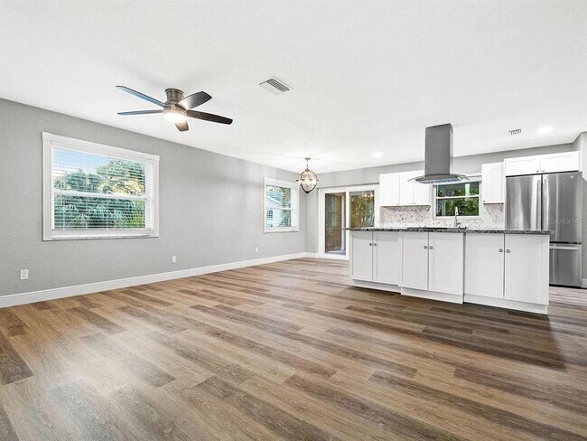 Building Photo - 5029 Burlington Ave N