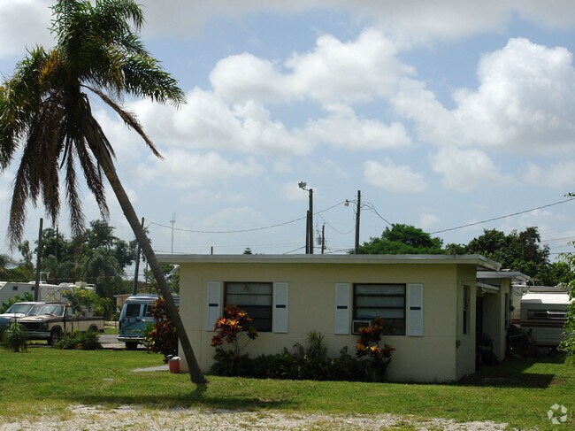 Building Photo - 5924-5934 Taylor St