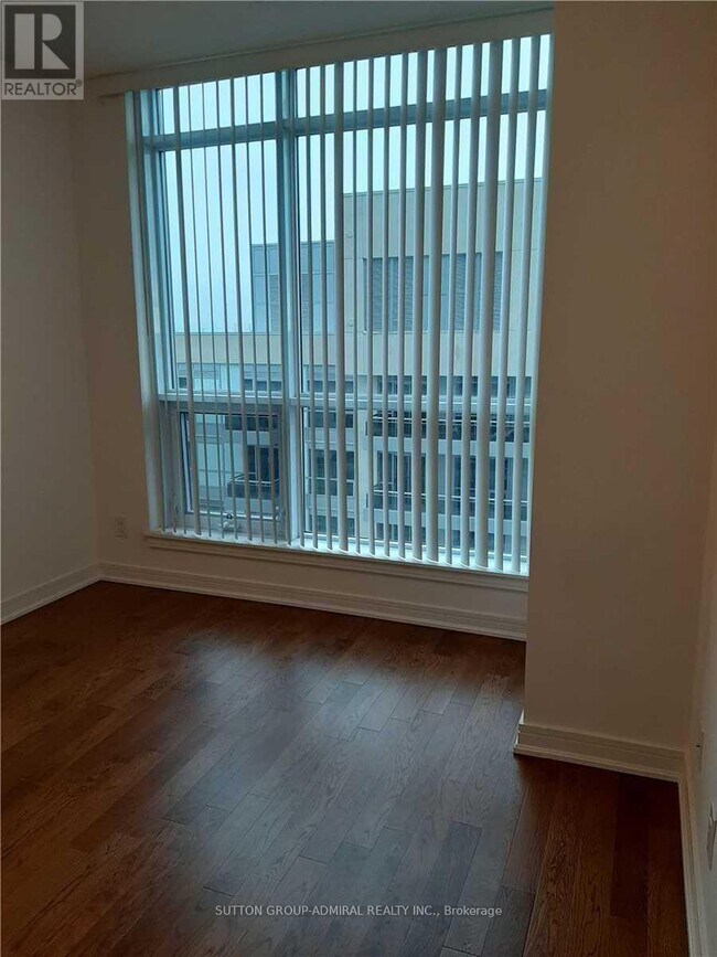 Photo du bâtiment - 9205 Yonge St