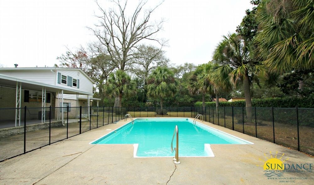 Primary Photo - Spacious Poquito Bayou Home