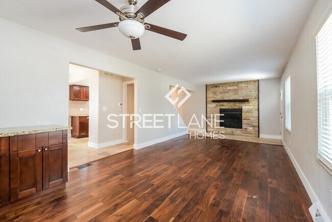 Building Photo - REDUCED!
