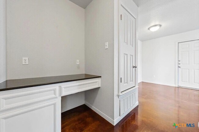 Foto del edificio - 3749 W Amity Rd