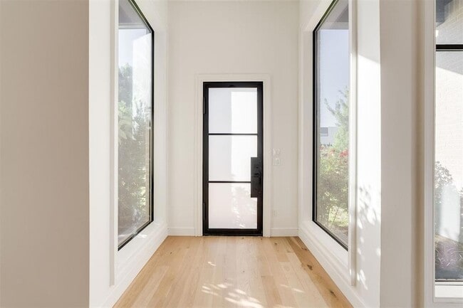 Building Photo - 827 NW 8th St