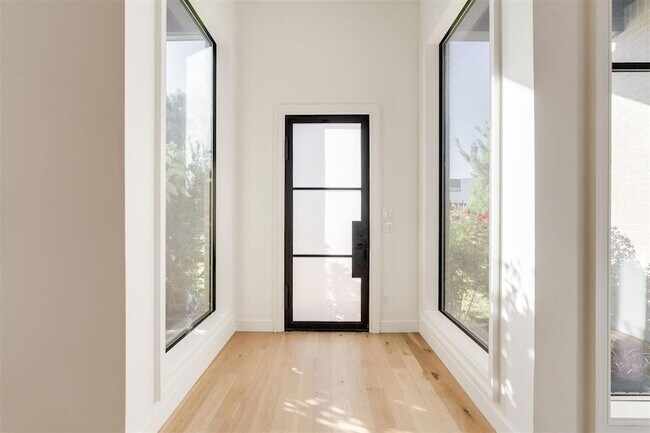 Foto del edificio - 827 NW 8th St