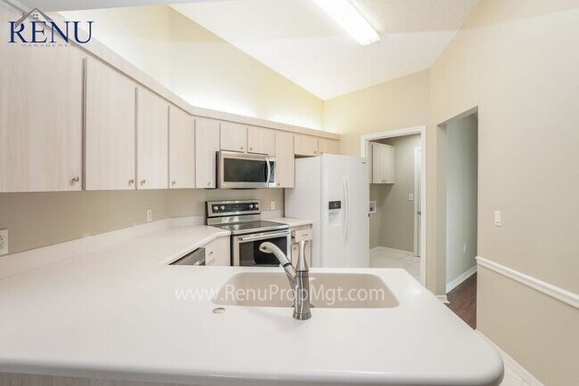 Foto del edificio - This Summer Special is Heating Up!: 50% of...
