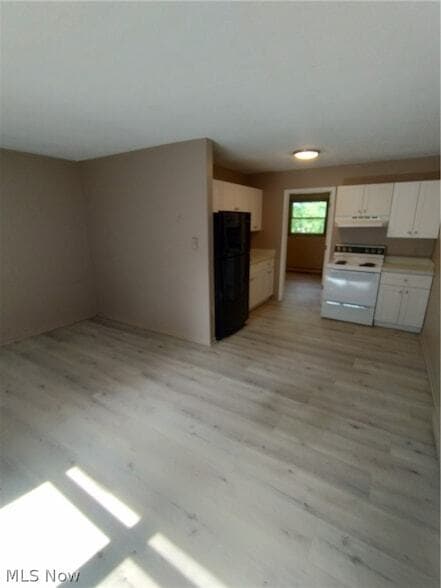 Building Photo - 31 1/2 Elm Street Unit C2