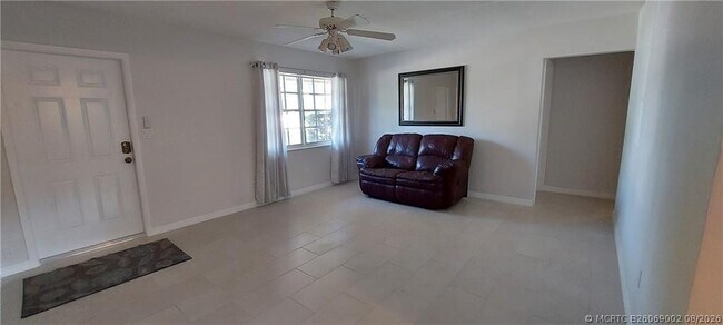 Foto del edificio - 738 SW 5th Ave