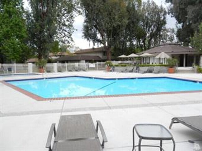 Foto del edificio - Westlake Village Upper Unit in Village Gre...